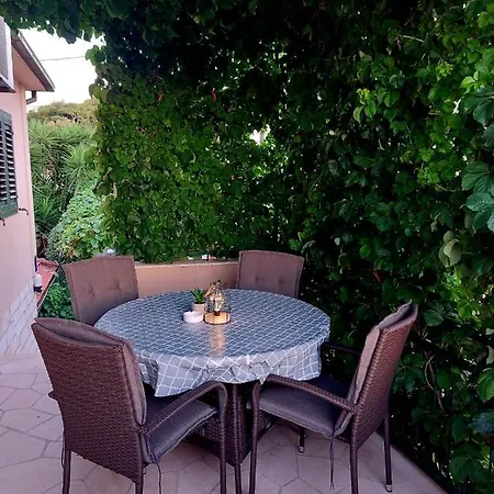 Ita - Apartment Postira