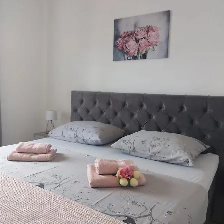 Apartment Ita - *