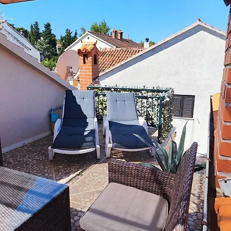 Ita - Apartment Postira