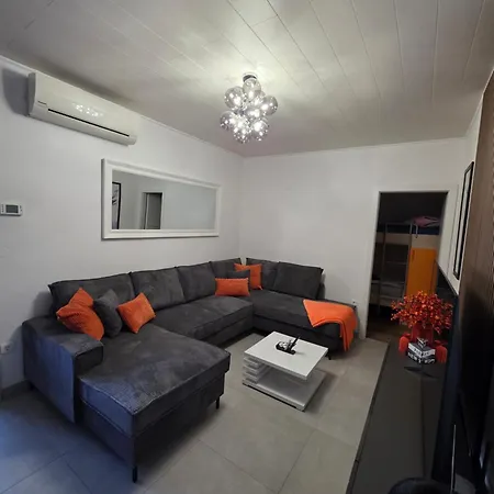 Apartman Ita - *
